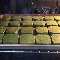 Matcha light cream biscuits, slightly bitter and fresh matcha fragrance, delicate combination Light cream, showing the intoxicating recipe 11