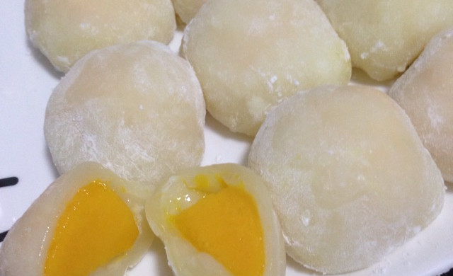 Mango glutinous rice cake