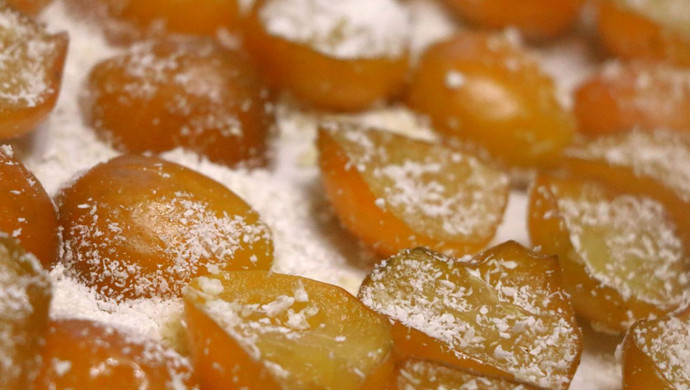 Healthy kumquat snacks in winter