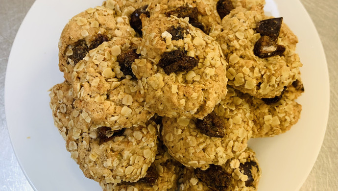 Banana Date Oatmeal Cookies