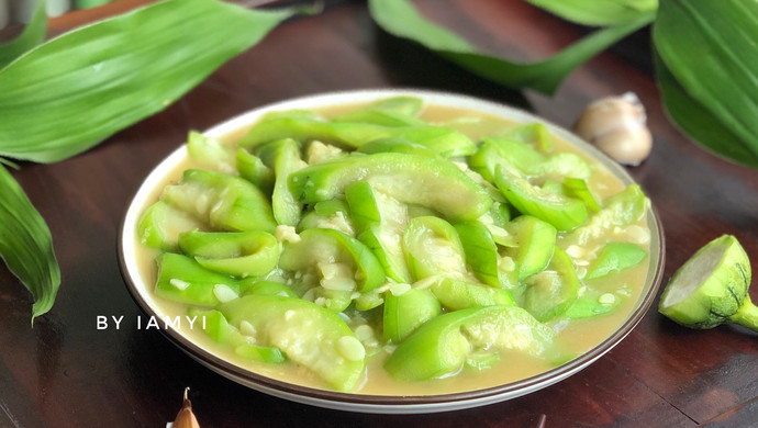 Stir-fried water melon with garlic paste