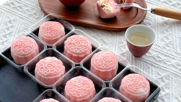 Cranberry cheese-filled snowskin mooncakes