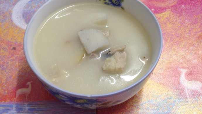 Huaishan crucian carp lean meat soup