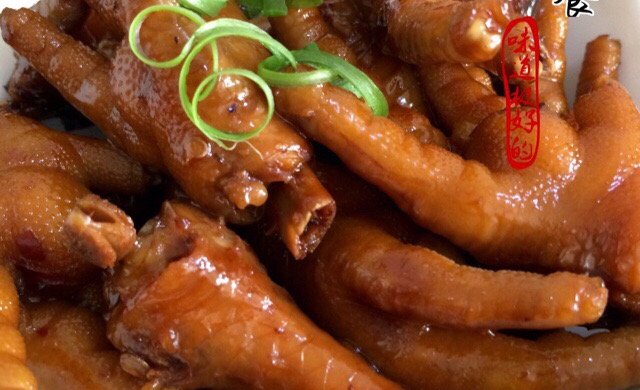 Sauce-flavored chicken feet