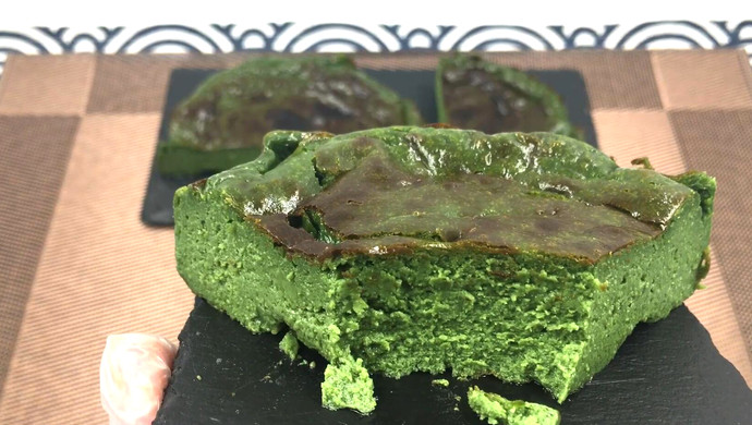 The rich matcha flavor melts in your mouth