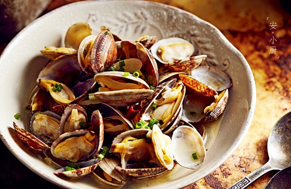 Steamed clams with wine