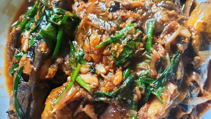 Home-style braised fish