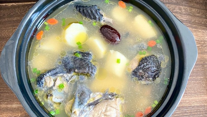 Yam and black chicken soup