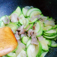 Illustration of how to make fried zucchini with meat 8