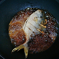 Braised golden pomfret#金龙鱼Grandma Township Small Mustard Seeds Illustration of how to make the most oily hometown dish# 7