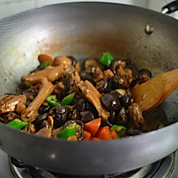 Illustration of Stewed Chicken with Carrots and Shiitake Mushrooms 7