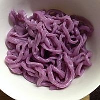 Illustration of how to make purple noodles 7