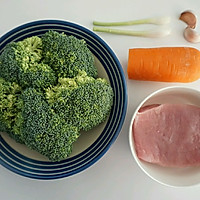 Illustration of how to make stir-fried meat with broccoli 1