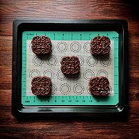 Black sesame and brown sugar mooncake#The Mid-Autumn Festival can still be spent like this# Illustration of how to do it 6