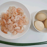 Illustration of how to make scrambled eggs with shrimps 1