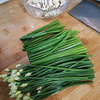 Recipe for healthy seasonal vegetarian food (morels, walnuts, chive flowers) Illustration 7