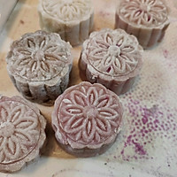 # Mid-Autumn Festival can still be spent like this#Durian dragon fruit cheese ice Illustration of how to make leather mooncakes 8