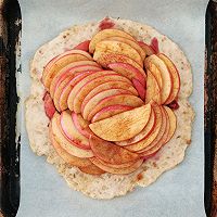 Cinnamon Apple Pomegranate Gray Pie Cake#Exploring Grandma's Country Fragrant Mid-Autumn Festival Illustration of how to make a banquet# 11