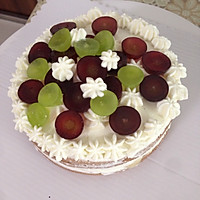 Illustration of how to make four-inch dessert grape cake 5