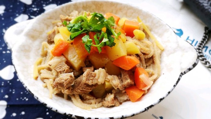 Winter nourishing mutton soup noodles