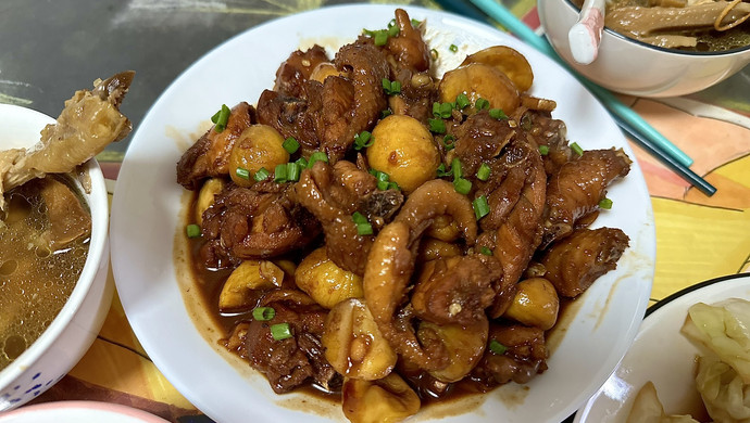 Chestnut roast chicken, stir-fried hand-shredded cabbage