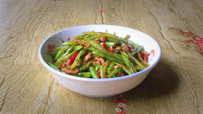 Stir-fried shredded pork with green beans