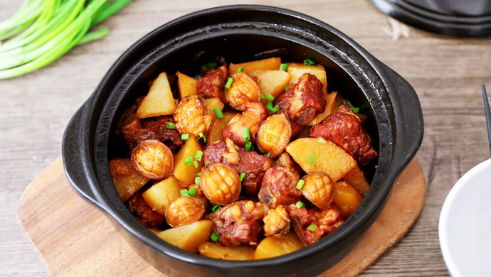 Abalone and ribs stewed with potatoes