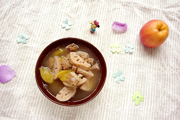 Lotus root, apple and pork ribs soup