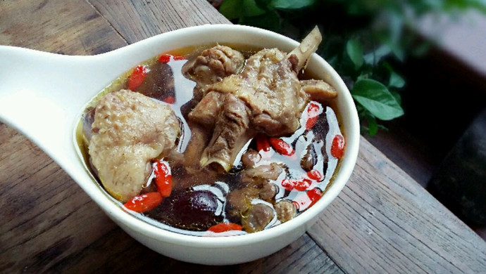 Golden cicada flower braised duck soup