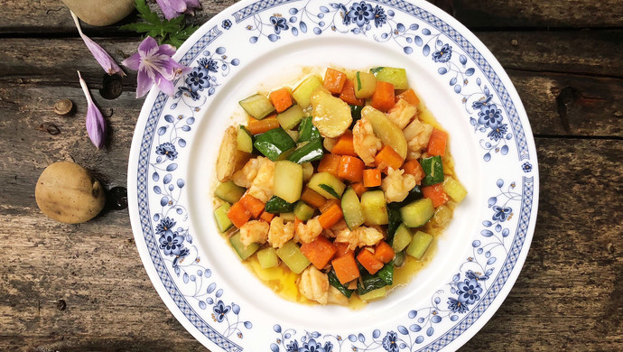 Stir-fried vegetables with shrimps