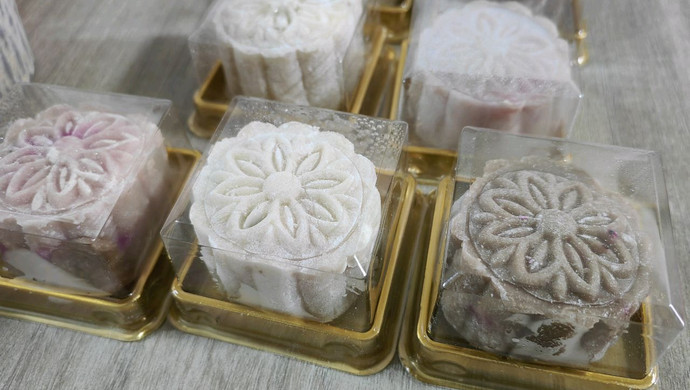 Durian Dragon Fruit Cheese Snowskin Mooncake