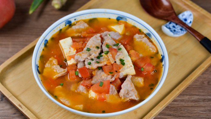 Tomato, tofu and pork slices soup