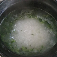 Baby breakfast recipe: rape rice porridge + golden eggs + celery Illustration of how to make peanuts 5