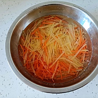 #learn to know how to cook fast food#stewed with three shredded shreds Illustration of how to do it 4