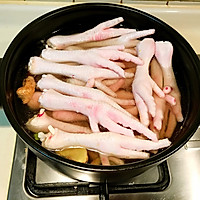 Illustration of how to make casserole chicken feet stew 3