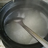 Baby breakfast recipe: rape rice porridge + golden eggs + celery Illustration of how to make peanuts 2