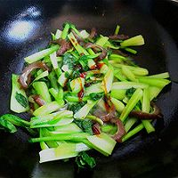 Refreshing summer~Illustration of how to make fried sea cucumber with rapeseed 10