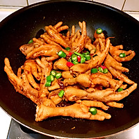 Illustration of how to make casserole chicken feet stew 8