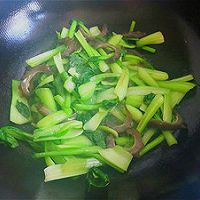 Refreshing summer ~ Illustration of how to make fried sea cucumber with rapeseed 8