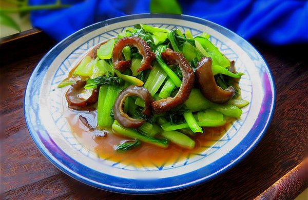 Fried sea cucumber with rapeseed