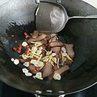 Stir-fried bacon with mud and mugwort# shengnianjinshi·reminiscent of the new year #How to practice diagram 5