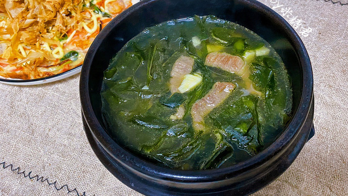 Korean seaweed soup