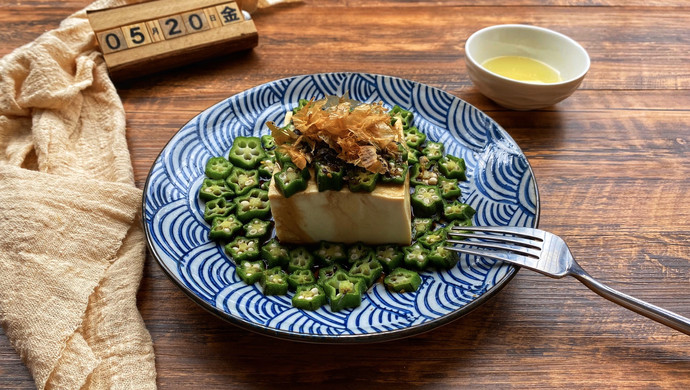 Okra mixed with tofu