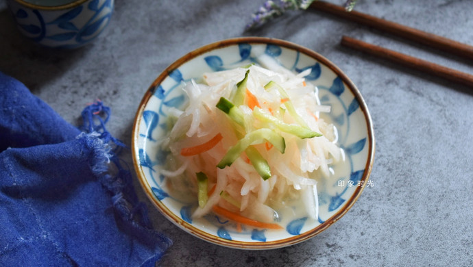 Cold shredded white radish