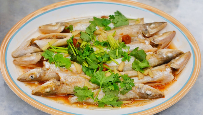 Steamed Sand Pointed Fish with Puning Bean Sauce