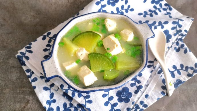 Radish and tofu soup