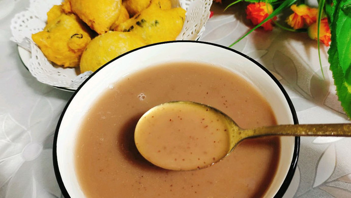 Tremella, red dates and lotus seed soup