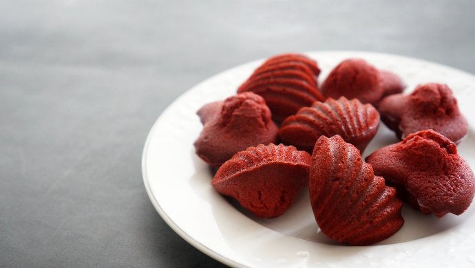 red velvet madeleine