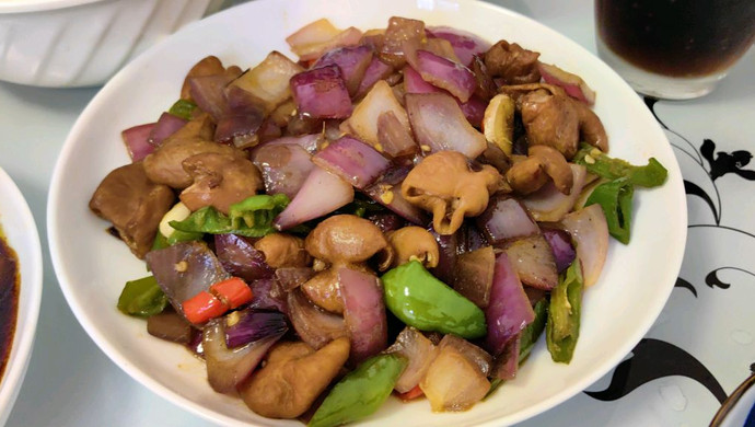 Stir-fried large intestine with onions