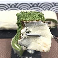 Coconut matcha Swiss roll, teach you how to make cake rolls step by step, The fresh matcha fragrance blends with the fragrance of coconut. Illustration of how to make it 40